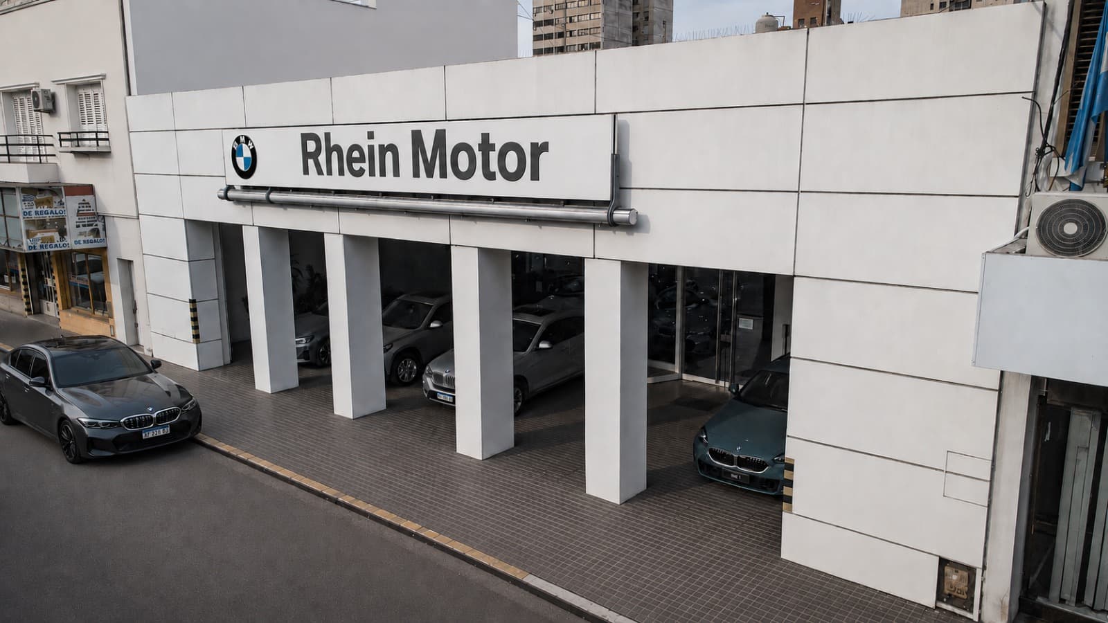 Frente del concesionario oficial BMW Rhein Motor, en Donado 228, Bahía Blanca