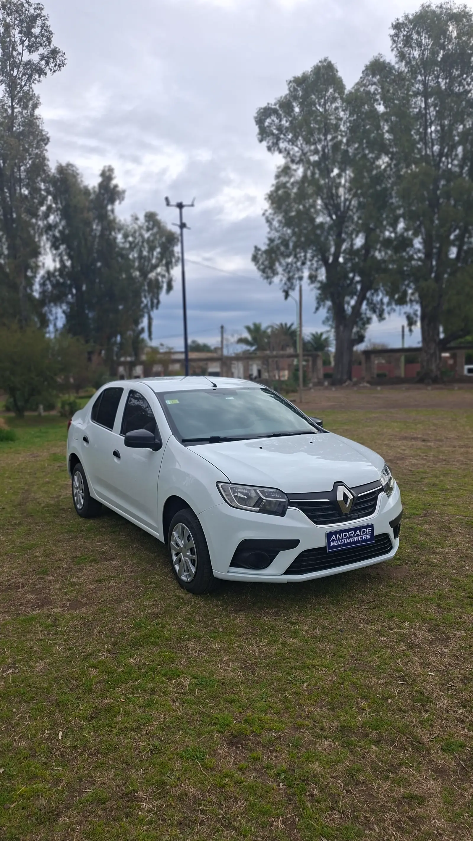 Renault Logan life 2024 - Imagen 1