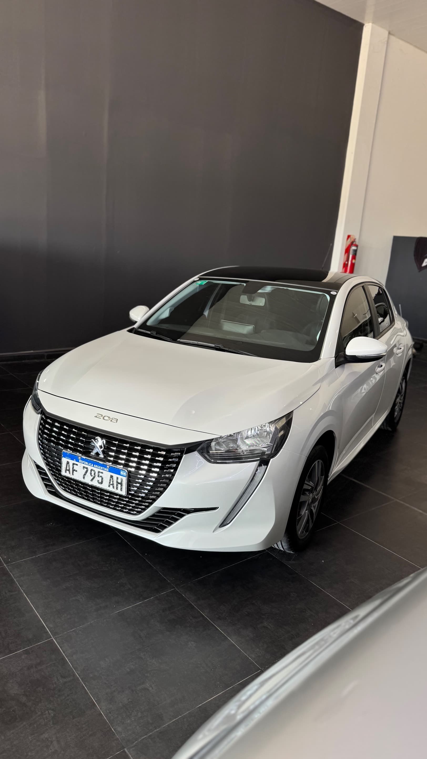 Peugeot 208 allure tiptronic 2023 - Imagen 1