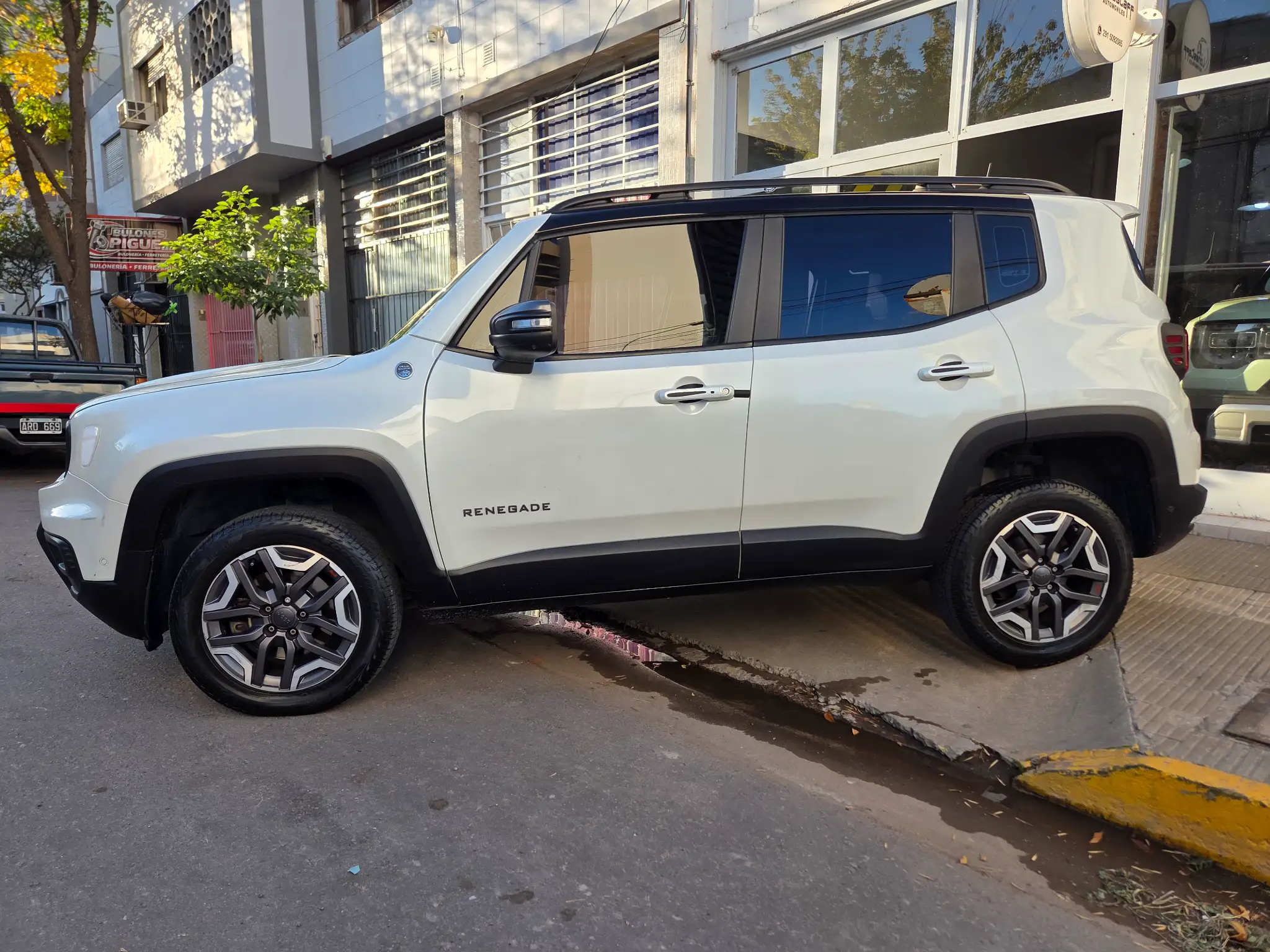 JEEP RENEGADE TRAILHAWK 4X4 2022 - Imagen 1