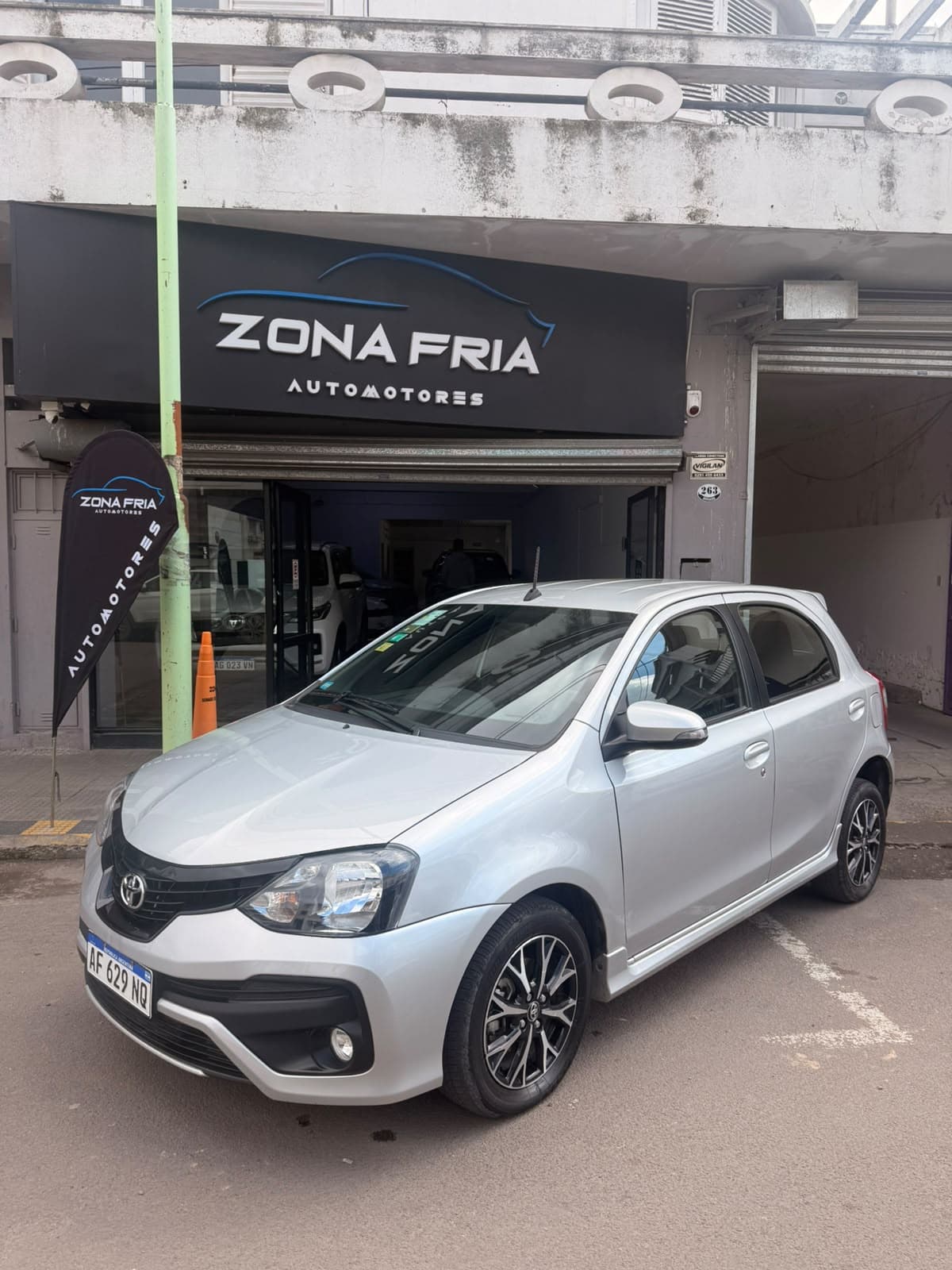 Toyota ETIOS XLS AT 5P 2022 - Imagen 1
